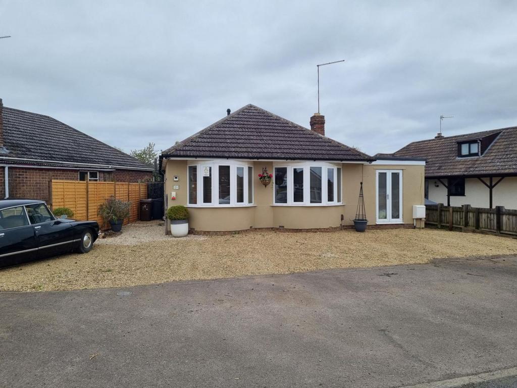 Woodside Avenue, Boothville, Northampton NN3 6JL 3 bed detached