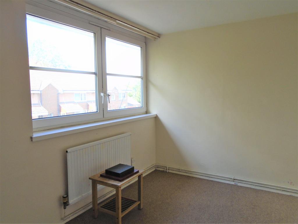 Amersham HP7 2 bed flat to rent £1,500 pcm (£346 pw)