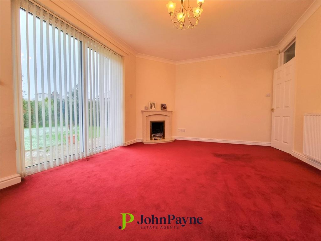 Nuneaton Road, Bulkington, Bedworth, Warwickshire, CV12 2 bed bungalow