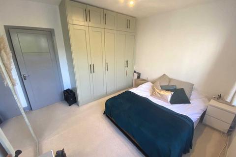 3 bedroom flat to rent - Edgware Court, Edgware