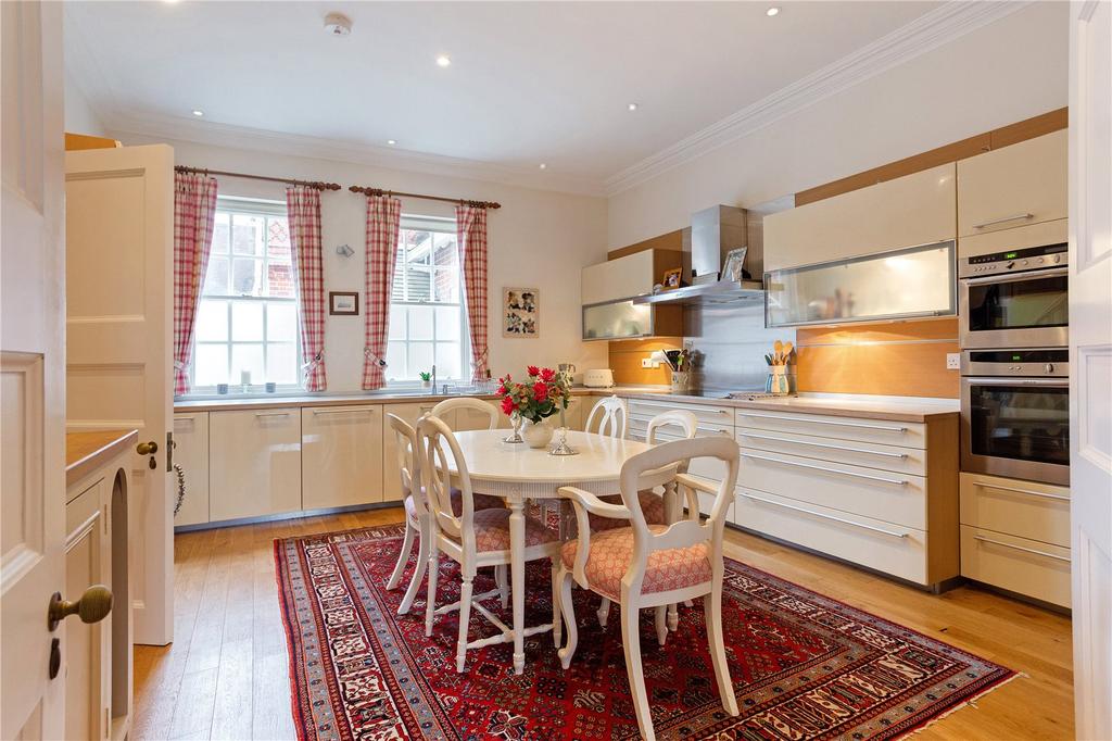 The Beacon, Chelwood Gate, Haywards Heath, West Sussex 4 bed apartment