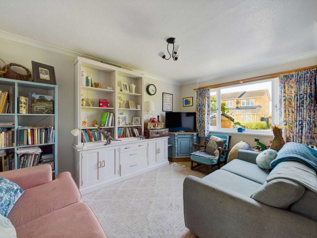 Cowleaze, Chinnor 3 bed end of terrace house for sale £400,000