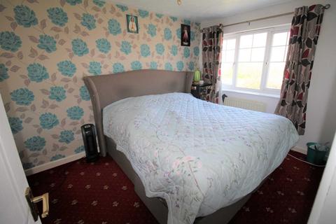 3 bedroom end of terrace house to rent, Wyvern Close, Weston-super-Mare