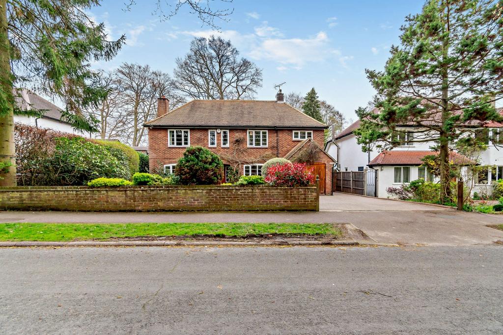 Grovewood Close, Chorleywood, WD3 4 bed detached house £1,550,000