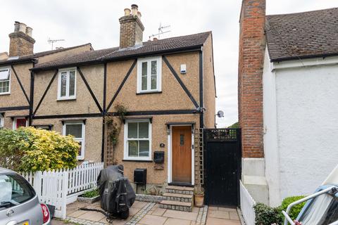 2 bedroom end of terrace house for sale - Lower Road, Loughton, Essex
