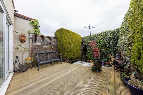 2 bedroom end of terrace house for sale - Lower Road, Loughton, Essex