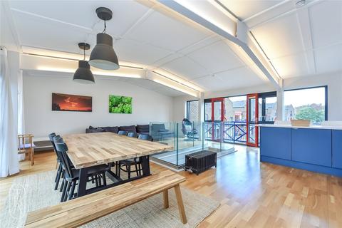 31 Peartree Lane, London, E1W 3SR
