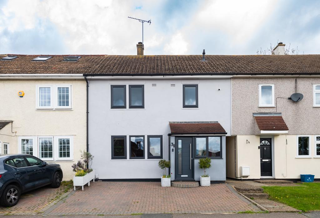 Grosvenor Drive, Loughton, Essex 3 bed terraced house £500,000