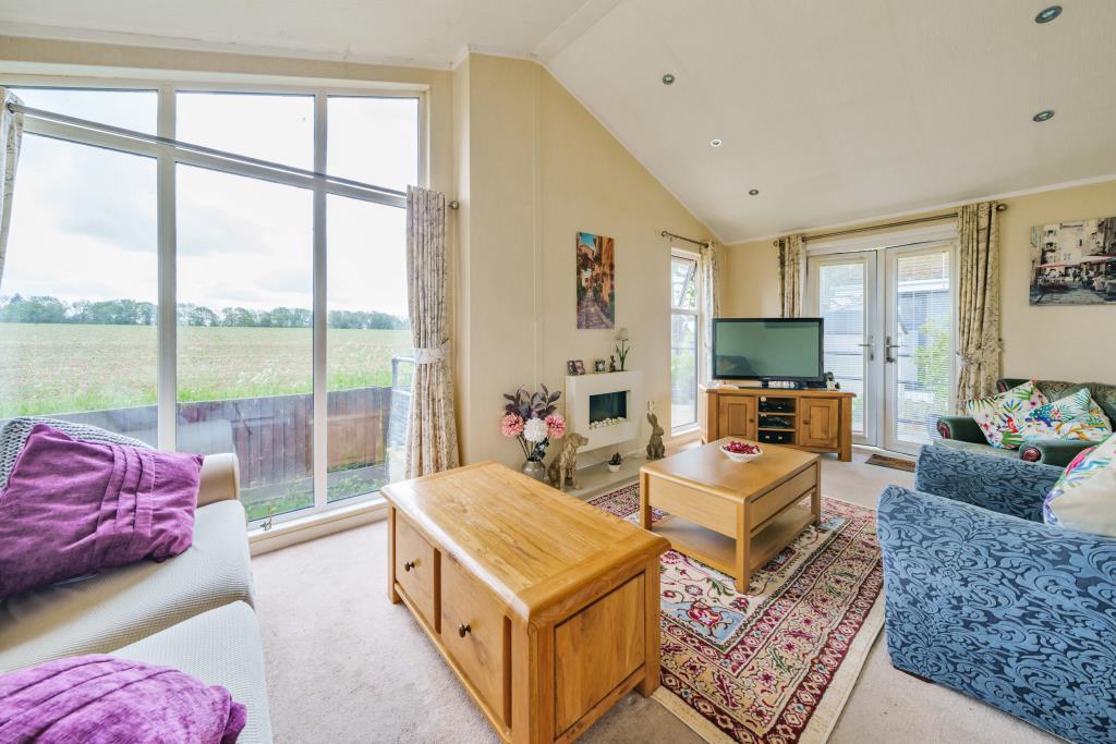 Upper Heyford, Oxfordshire, OX25 2 bed park home for sale £230,000