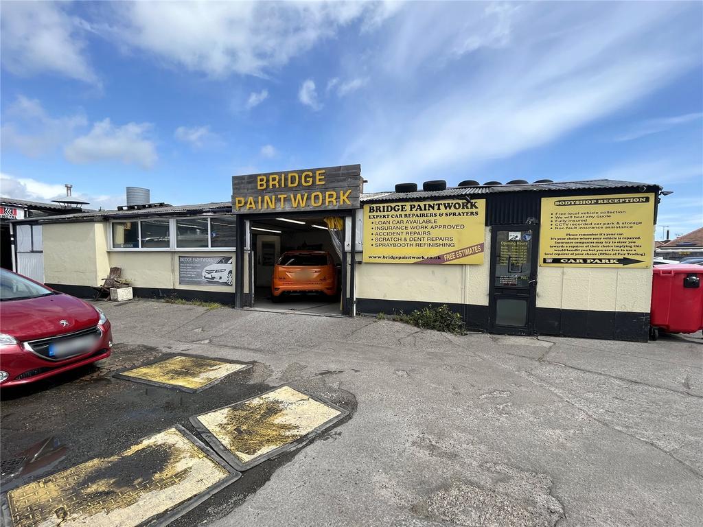 Ness Road, Shoeburyness... Industrial unit £1,400 pcm (£323 pw)