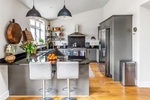 8 Blakes Terrace, New Malden, KT3 6ET