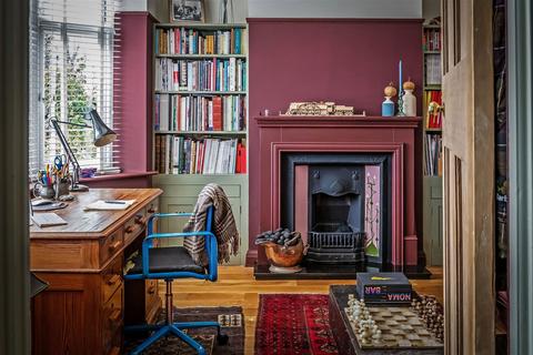 8 Blakes Terrace, New Malden, KT3 6ET