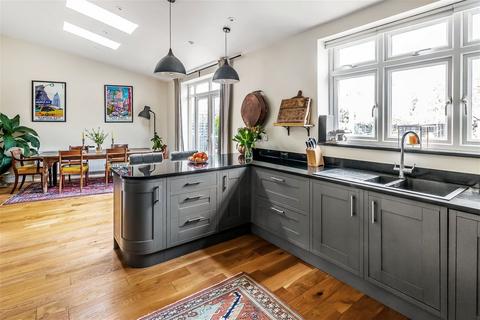 8 Blakes Terrace, New Malden, KT3 6ET