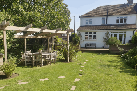 8 Blakes Terrace, New Malden, KT3 6ET