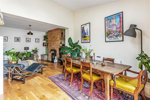 8 Blakes Terrace, New Malden, KT3 6ET