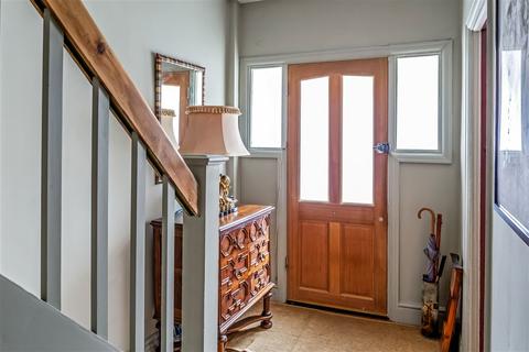 8 Blakes Terrace, New Malden, KT3 6ET