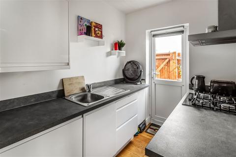 8 Blakes Terrace, New Malden, KT3 6ET