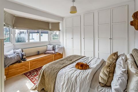 8 Blakes Terrace, New Malden, KT3 6ET
