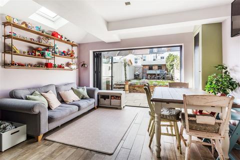 16 Albert Road, New Malden, KT3 6BS