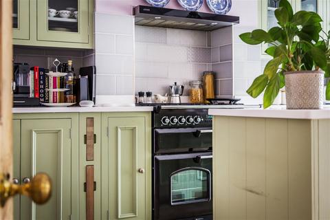 16 Albert Road, New Malden, KT3 6BS