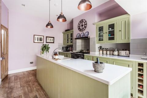 16 Albert Road, New Malden, KT3 6BS