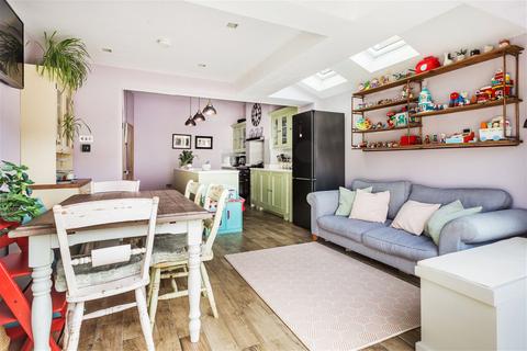 16 Albert Road, New Malden, KT3 6BS