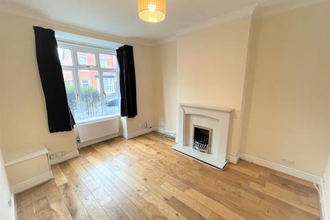 3 bedroom terraced house to rent, Institute Road, Birmingham B14