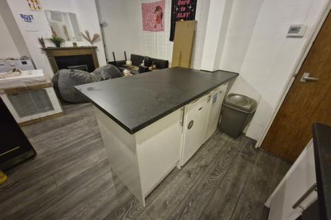 3 bedroom terraced house to rent, Leeds LS6
