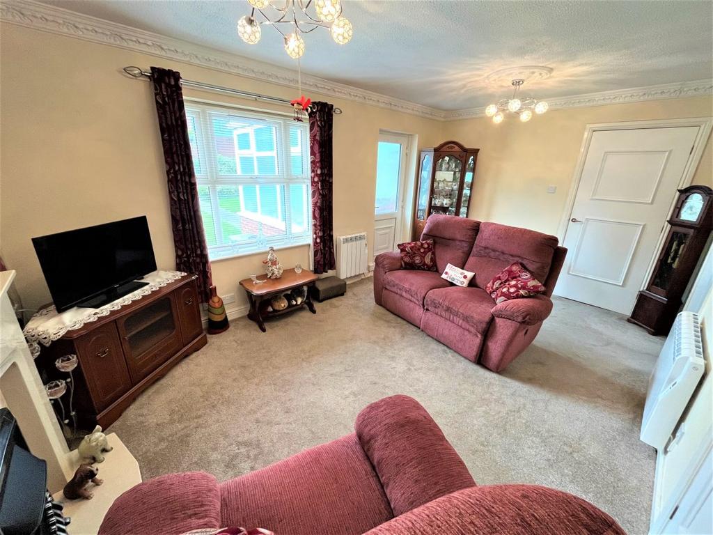 Holly Court, Outwood 2 bed bungalow £155,000