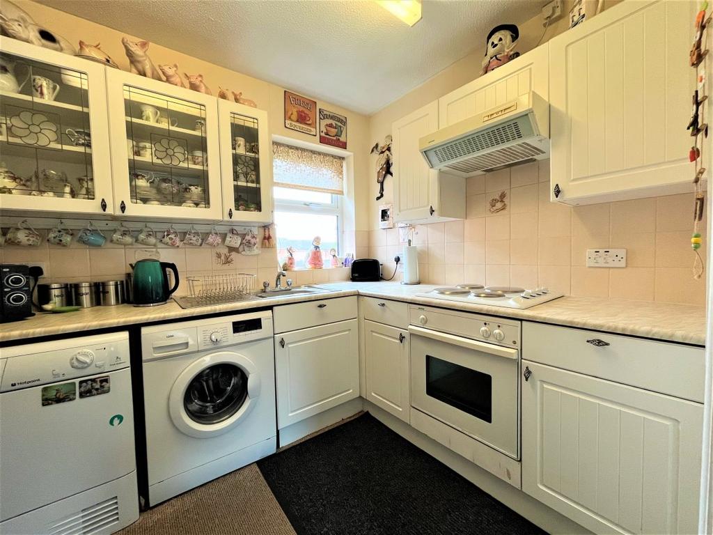Holly Court, Outwood 2 bed bungalow £155,000