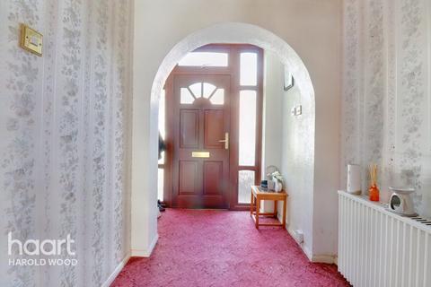 3 Briars Walk, Romford, RM3 0DH