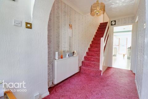 3 Briars Walk, Romford, RM3 0DH