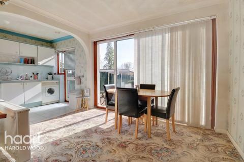 3 Briars Walk, Romford, RM3 0DH