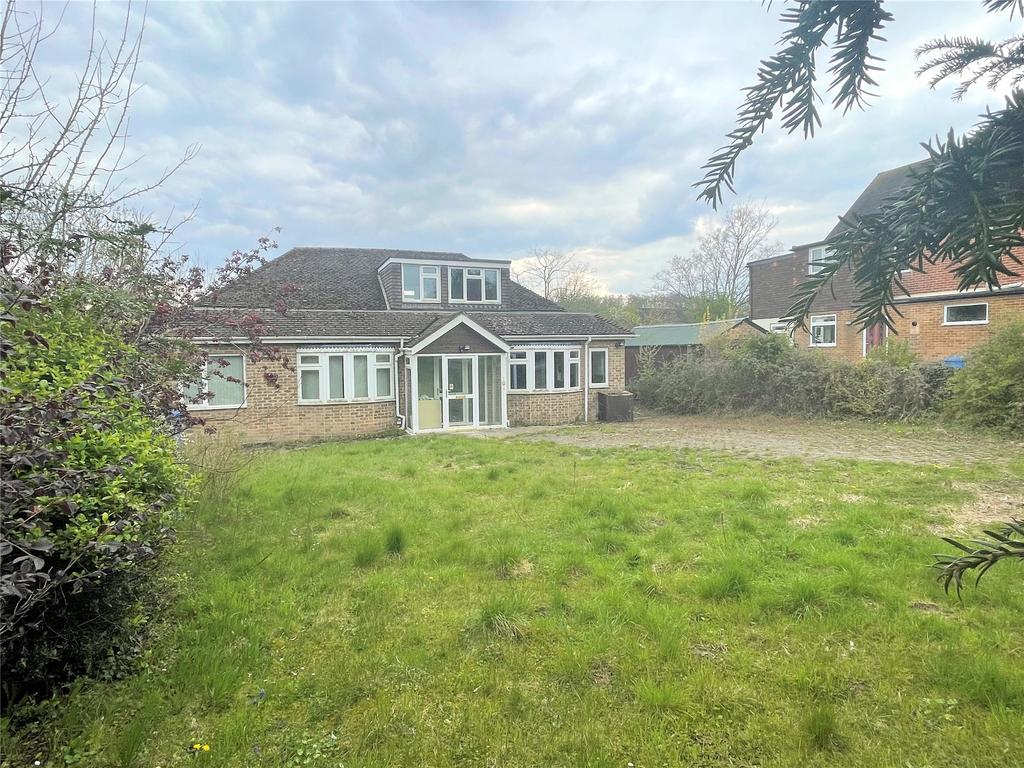 Forest Road, Binfield, Bracknell, Berkshire, RG42 4 bed bungalow for