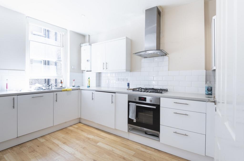 Bridge Avenue London W6 3 bed apartment - £2,900 pcm (£669 pw)