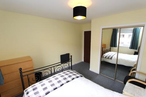 2 bedroom flat to rent, Hawthornden Place, Leith, Edinburgh, EH7