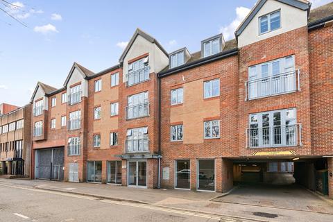 1 bedroom apartment to rent, Oakridge Place, 46 Oak End Way, Gerrards Cross, Buckinghamshire, SL9