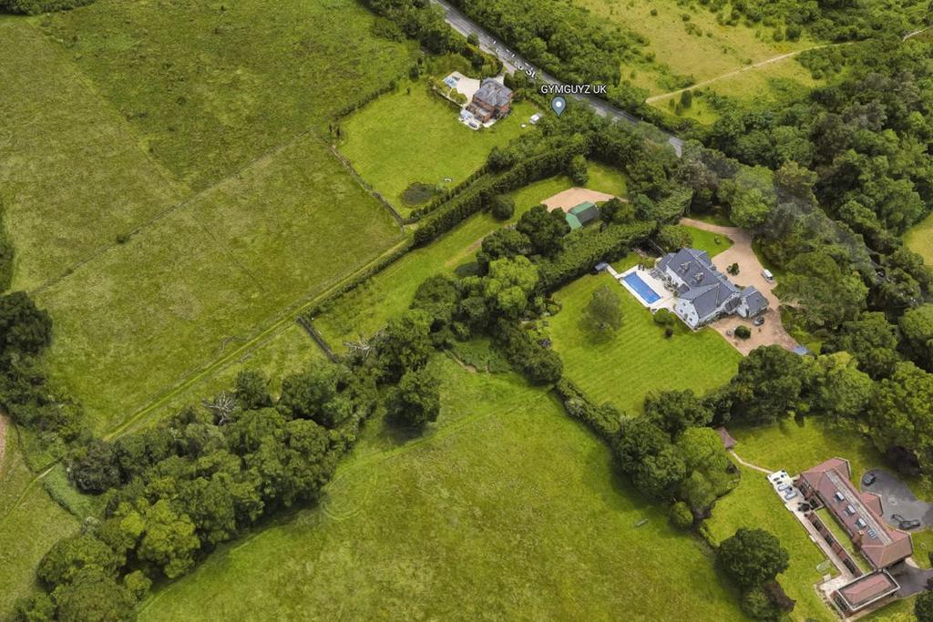 Radlett, Hertfordshire WD6 Land £5,000