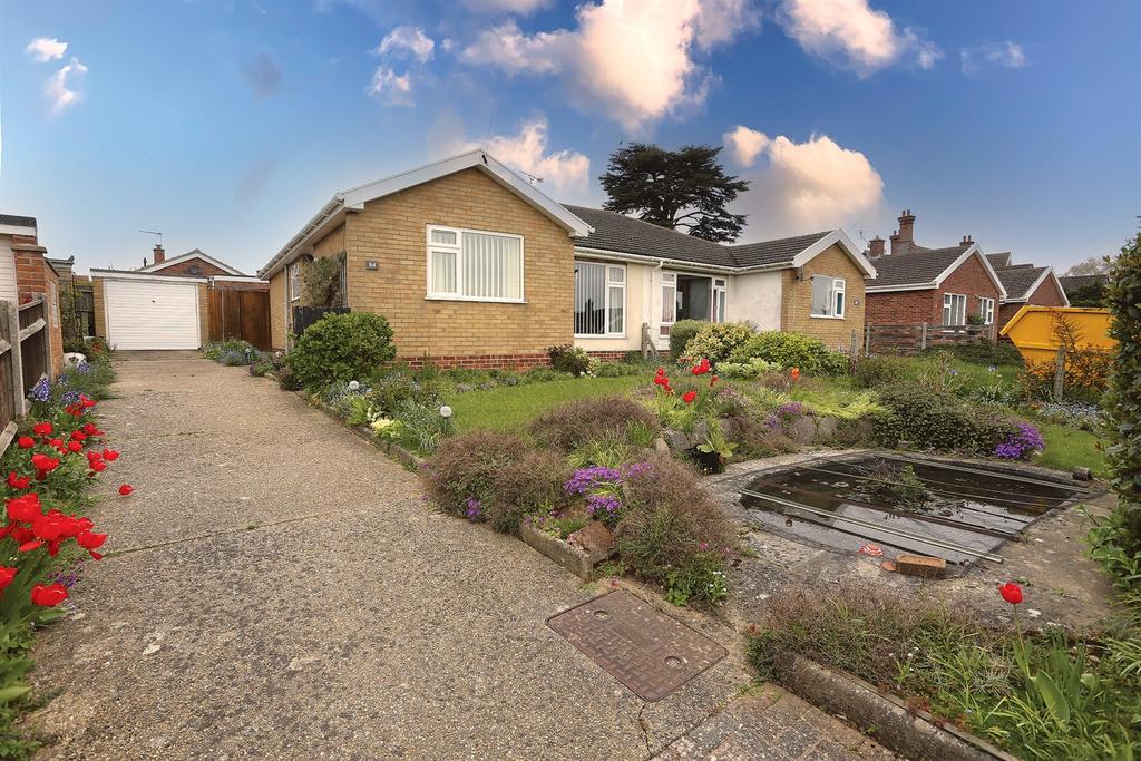 St Edmunds Road, Acle, Norwich, NR13 2 bed bungalow for sale £275,000