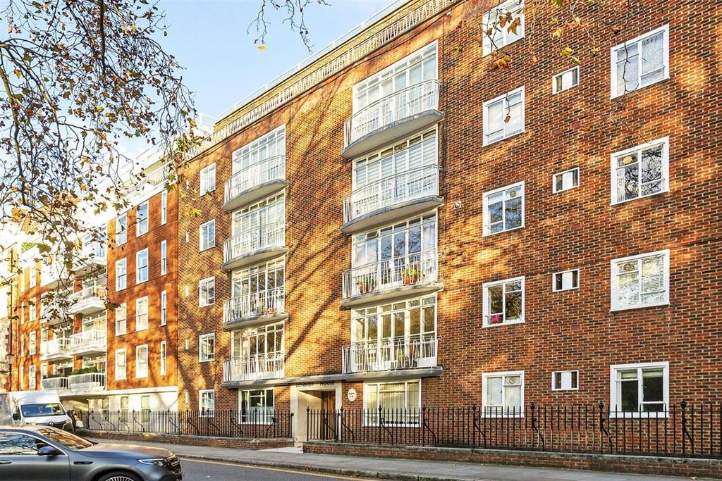 Denbigh House, Hans Place, SW1X 2 bed ground floor flat £3,683 pcm (£