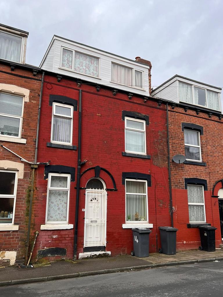 Whingate Avenue, Leeds LS12 3 bed terraced house £150,000