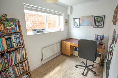 8 Halley Drive, Ascot, SL5 8TL