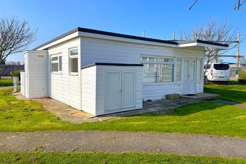 3 bedroom chalet for sale - New Lydd Road, Camber TN31