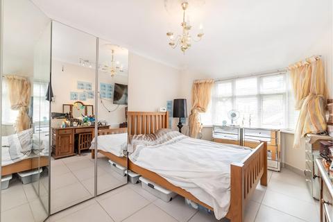1 Tudor Close, London, NW9 8SU