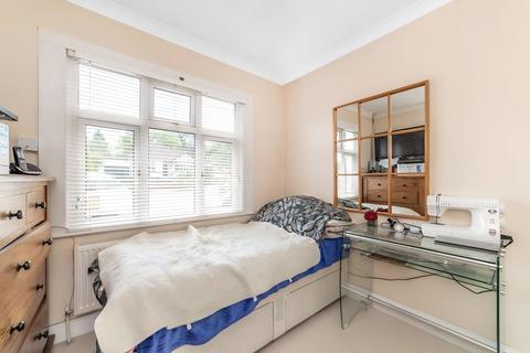 1 Tudor Close, London, NW9 8SU
