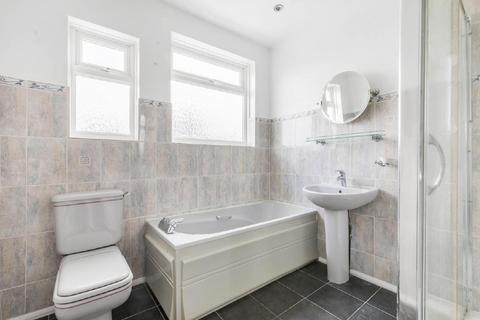 24 Berrylands, London, SW20 9HD