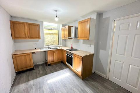 2 bedroom end of terrace house to rent, Nashville Terrace, Keighley, West Yorkshire, BD22