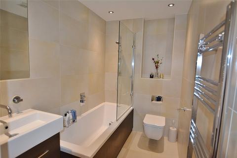 2 bedroom semi-detached house for sale - Marlborough Drive, Bushey, WD23