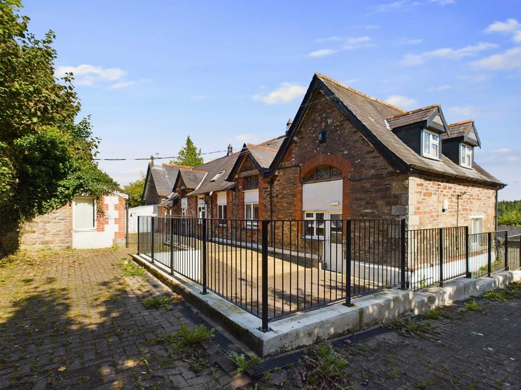 Chilsworthy 7 bed detached house for sale £525,000