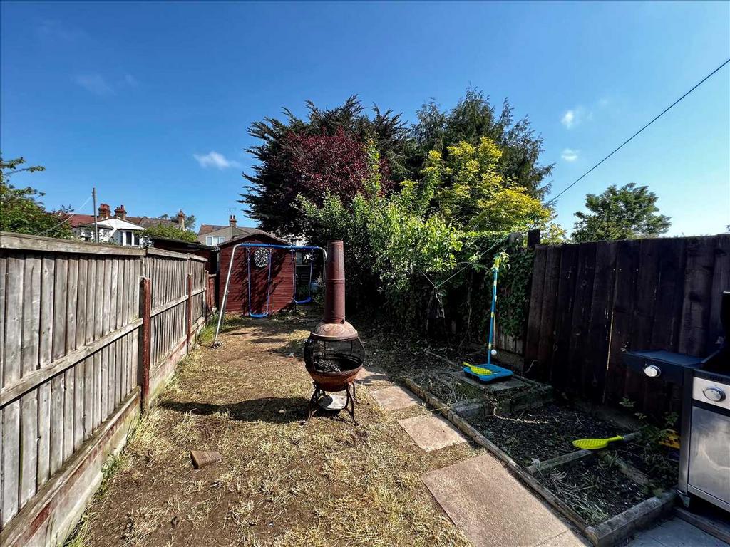 Southend on Sea SS2 1 bed apartment for sale £170,000